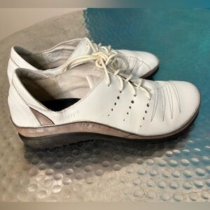 Naot Kumara Women's White Leather Lace-Up Flats Size 38 Size 8